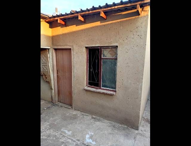 5 BEDROOM HOUSE FOR SALE IN THULANI